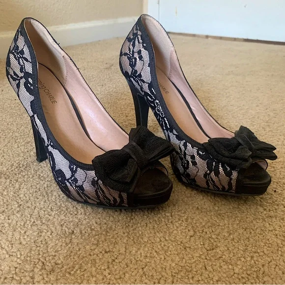 Charming Charlie Blade and Nude Lace Bow Tie Heels - Picture 1 of 7